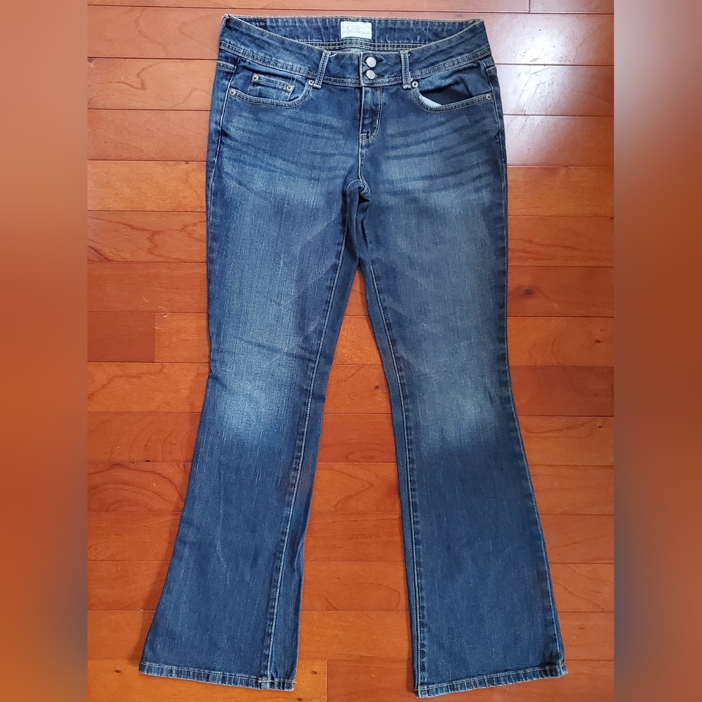 Aeropostale Stylish Dark Blue Hailey Flare Jeans Size 5/6